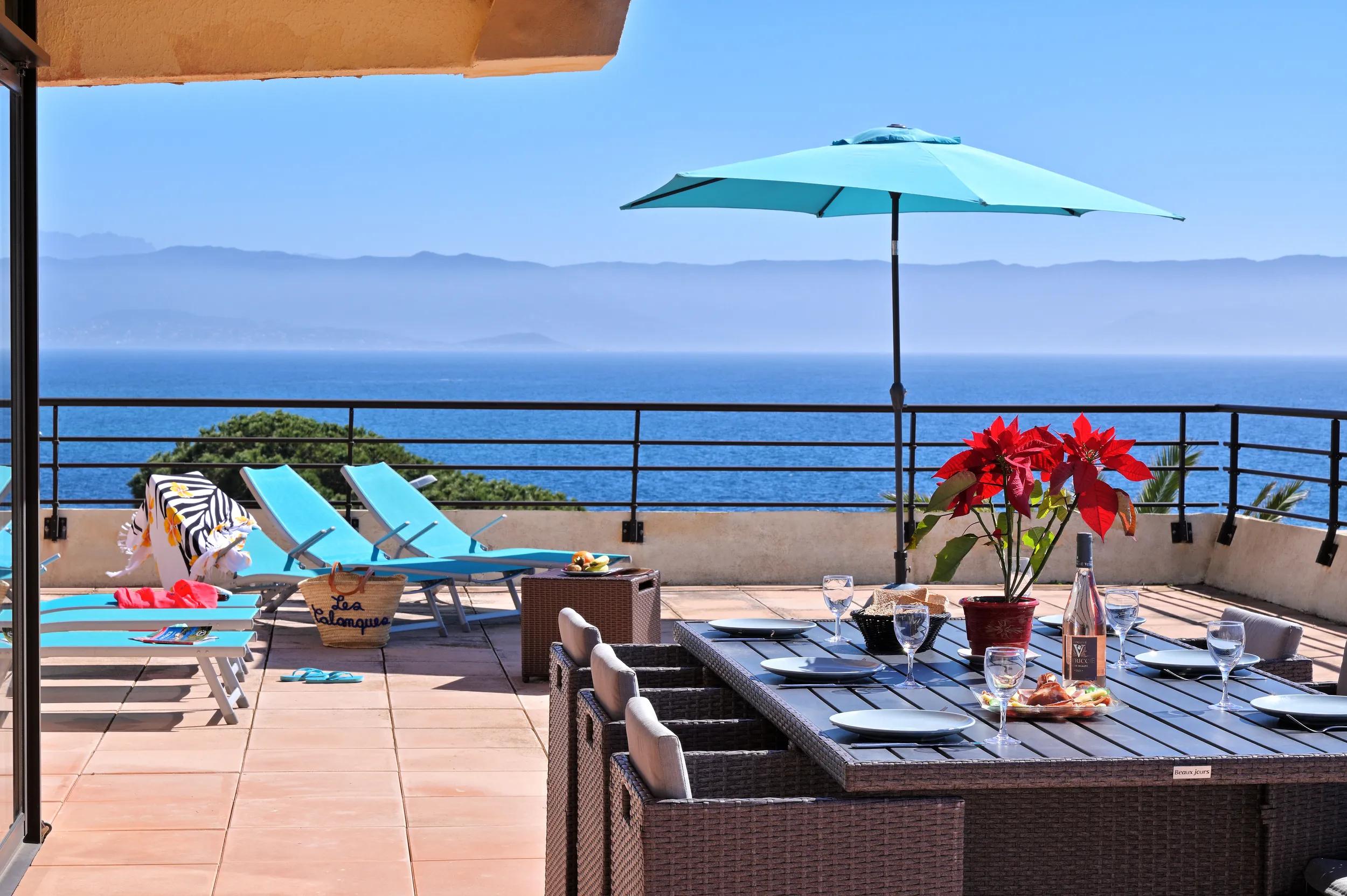 Terrasse et confort dans notre appart'hôtel 3 étoiles à Ajaccio