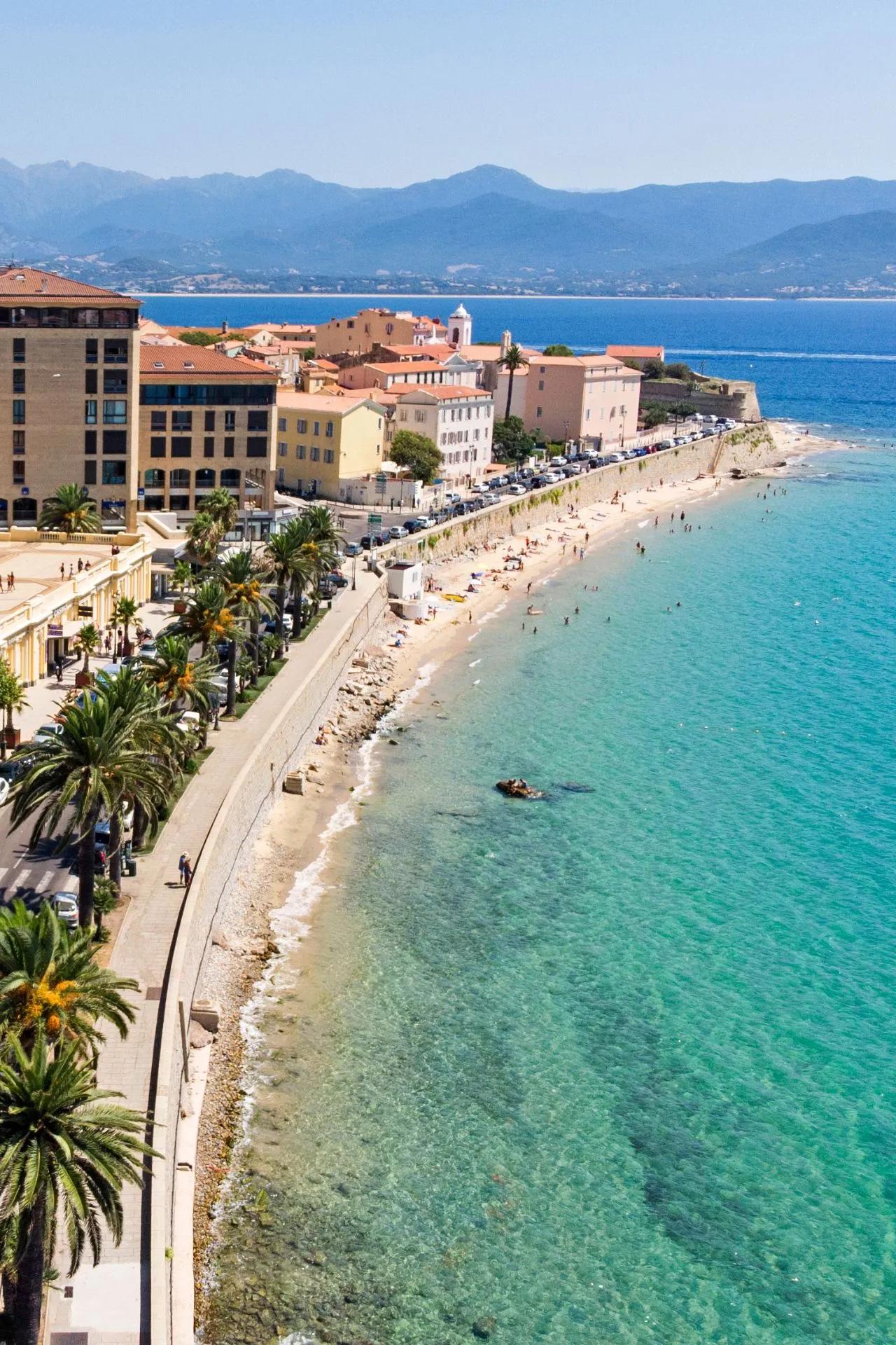 La plage Saint-François au coeur de la ville d'Ajaccio