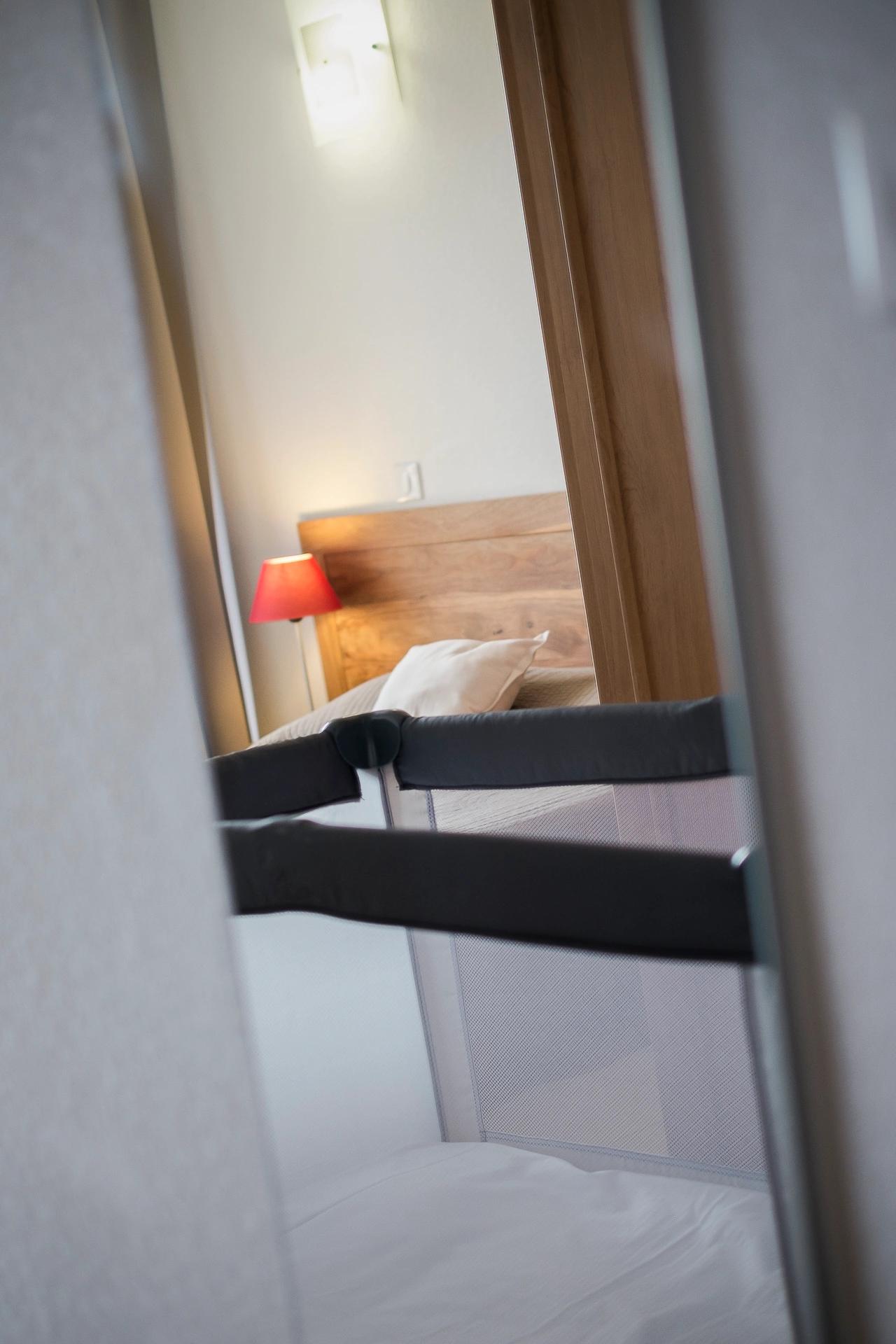 Lits d'appoint et équipement pour bébé à la résidence les Calanques à Ajaccio